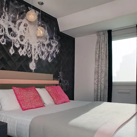 Yllen Eiffel Hotel Parigi