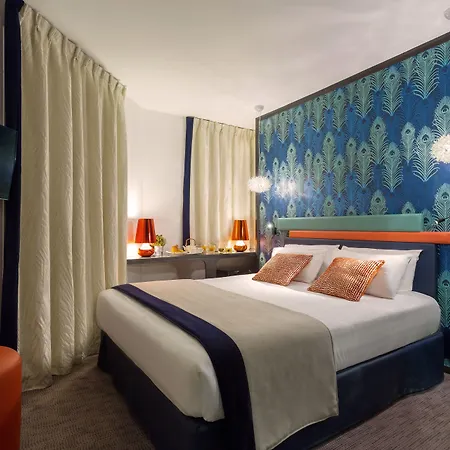 Yllen Eiffel Paříž