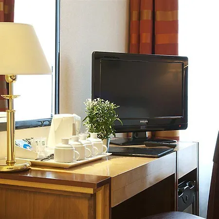 Yllen Eiffel 4* Parigi