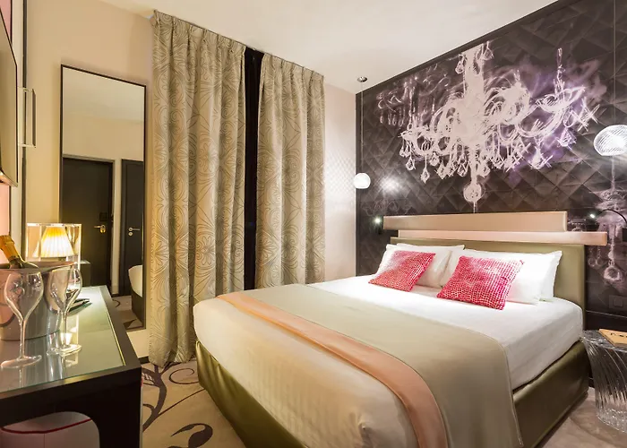 Yllen Eiffel Otel Paris