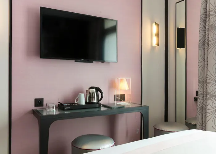 Otel Yllen Eiffel 4*