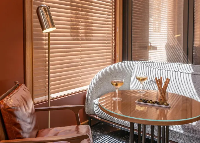 Yllen Eiffel Hotel 4*